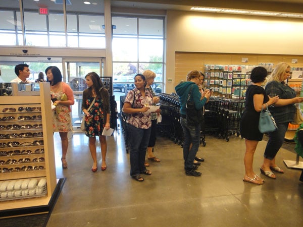 bloggers in line