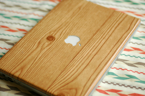2.woodgrainlaptop