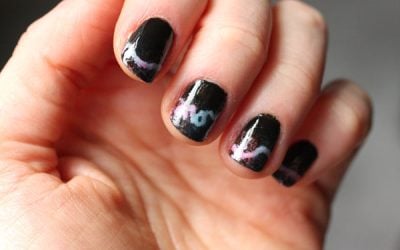 DIY Neon Sign Manicure: No Airbrush Needed