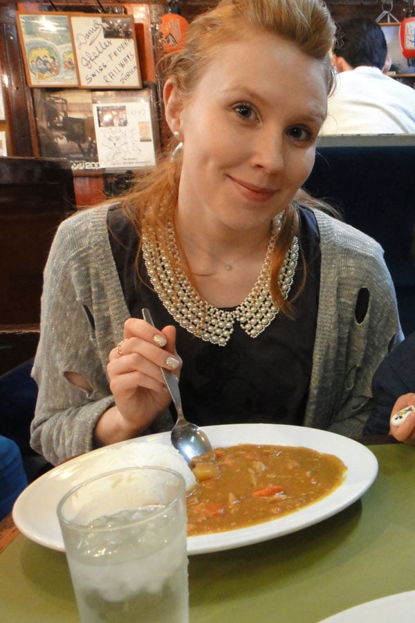 8.eatingatniagaracurry
