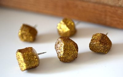 DIY Glittery Gold Nugget Geometric Pushpins for the Office Corkboard