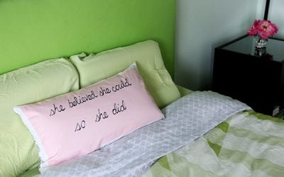 The Stayfree Comfort Factor: DIY Inspirational Quote Pillow Gives Me Comfort During That Time of the Month