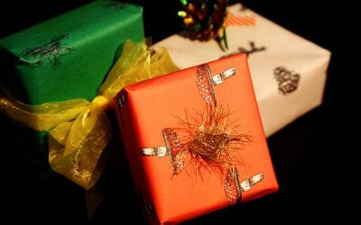 DIY Illustrated Wrapping Paper Inspired by Glade Under the Mistletoe